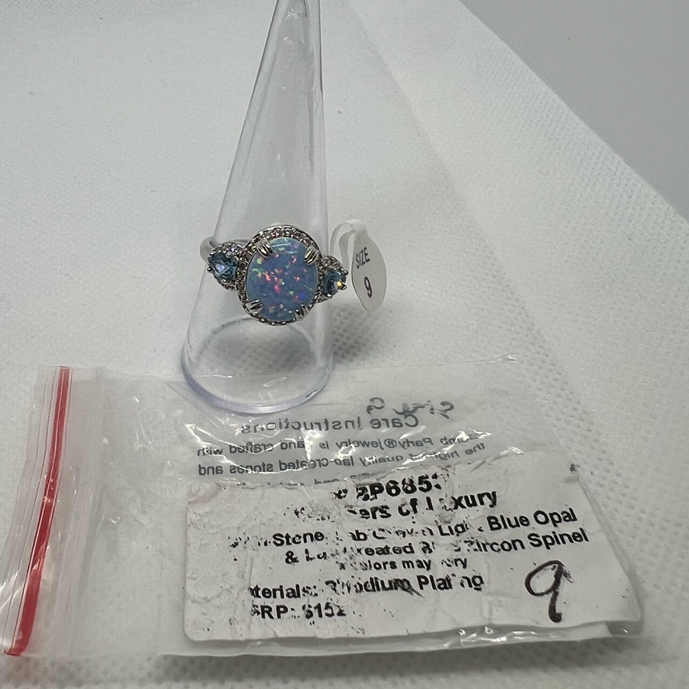 WHISPER LUXURY RING